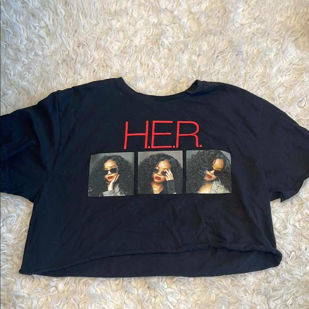 Black Graphic Crop Top tour shirt H.E.R ❤️